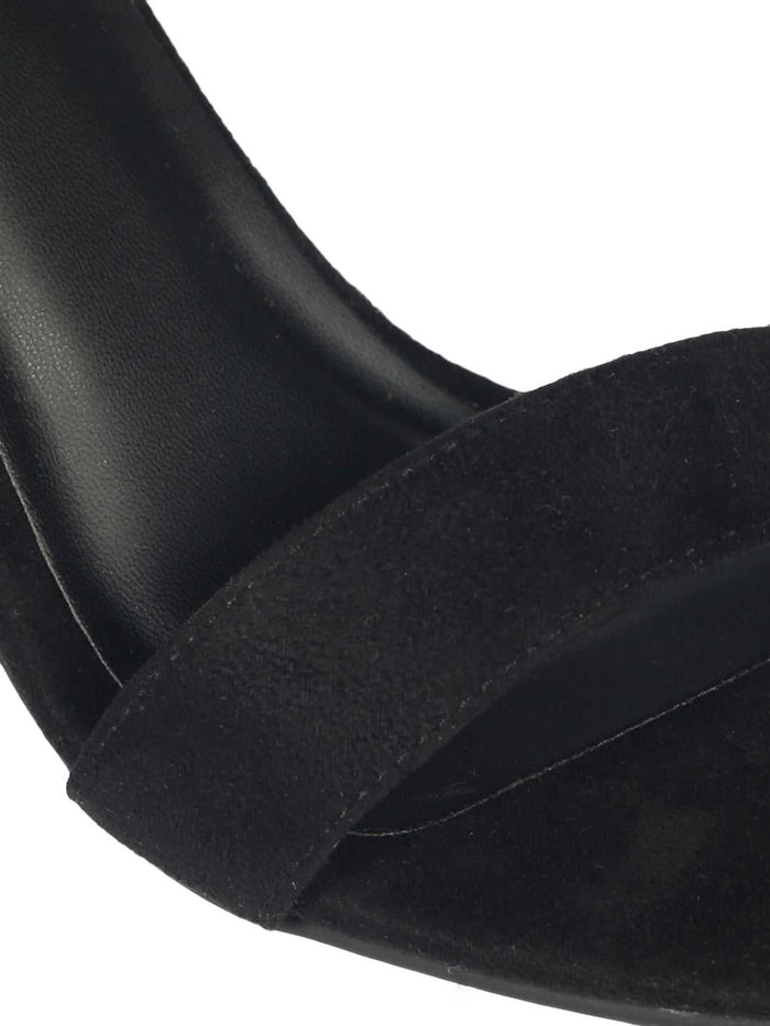 Ban Black Heels