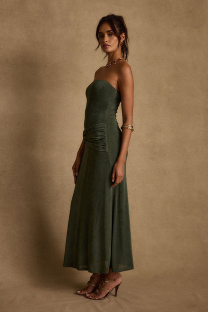 Cala Sol Emerald Maxi Dress paired with complementary accessories for a polished look.