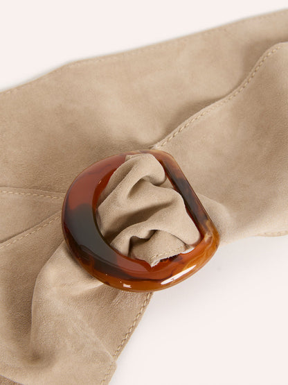 MYSTERE camel suede leather belt worn on a model by Rouje