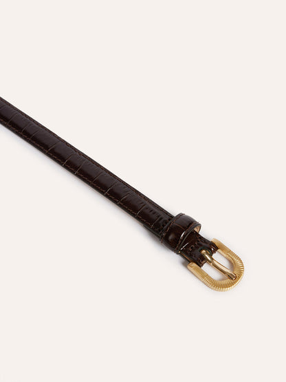 SIGNATURE chocolate thin leather belt worn on a model by Rouje