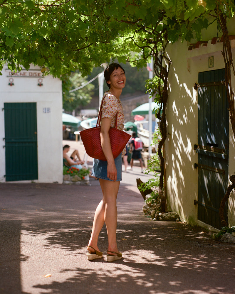 [collection:the-girl-on-the-beach]