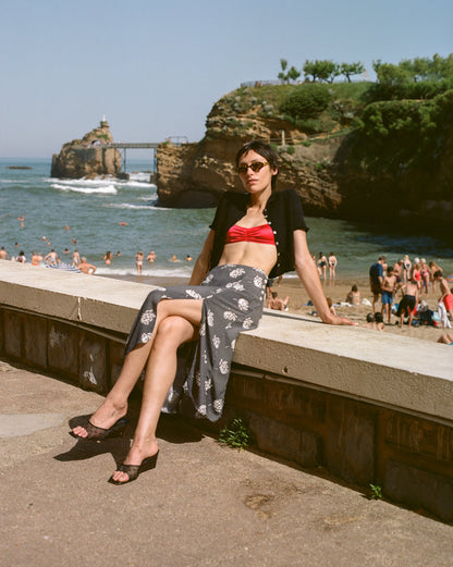 [collection:the-girl-on-the-beach]