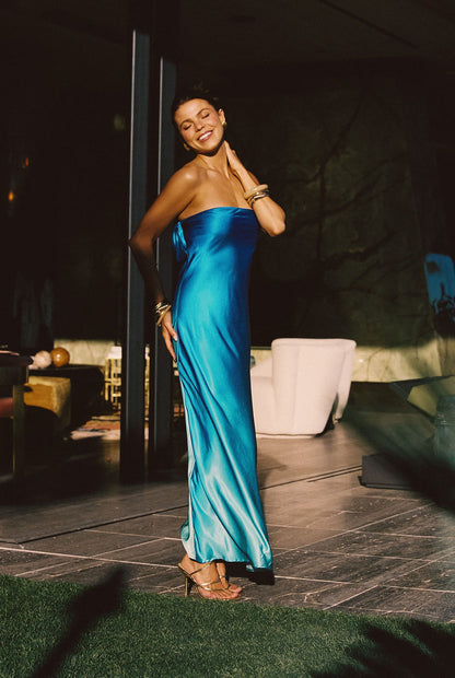 Natalia Blue Ombre Strapless Maxi Dress styled in a complete look from an alternate angle.