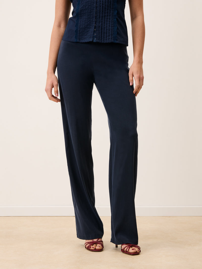 GLENDA navy blue flowing pants worn on a model by Rouje