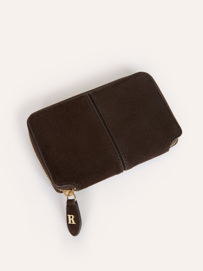 Close view of the Ristretto split leather wallet in ebony with golden zipper closure.