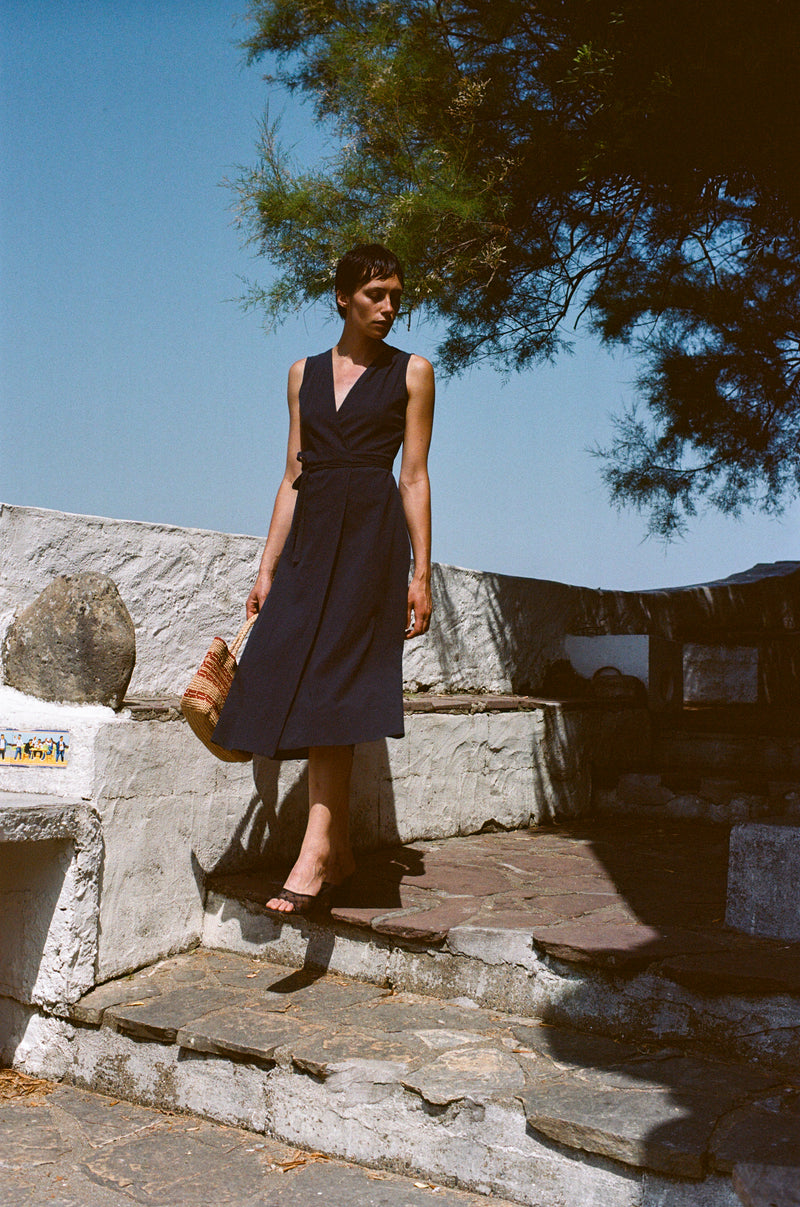 [collection:the-girl-on-the-beach]