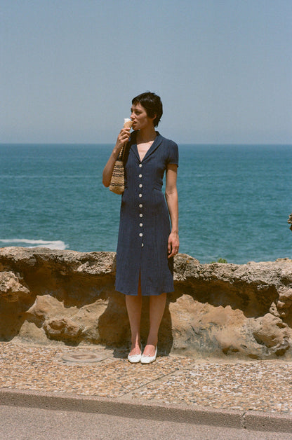 [collection:the-girl-on-the-beach]