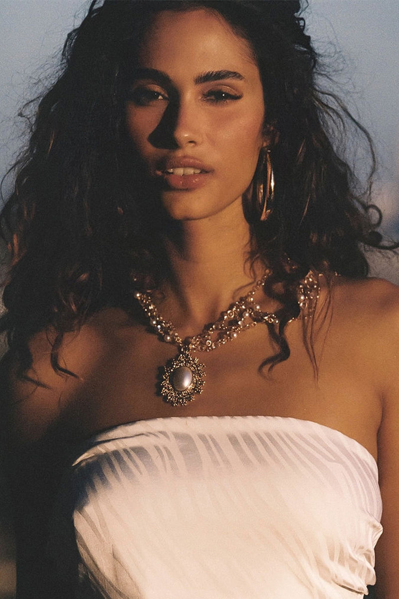 Shop the Look: Belleza Sets styled in a complete look from an alternate angle.